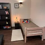 Kahe Magamistoaga Votmeteta Ja Eraldi Sissepaeaesuga Esimesel Korrusel Korter, Sobilik Peredele, Lemmikloomad Lubatud Apartamento *