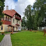 Kahe Magamistoaga Votmeteta Ja Eraldi Sissepaeaesuga Esimesel Korrusel Korter, Sobilik Peredele, Lemmikloomad Lubatud * Tartu