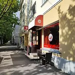 Kahe Magamistoaga Votmeteta Ja Eraldi Sissepaeaesuga Esimesel Korrusel Korter, Sobilik Peredele, Lemmikloomad Lubatud Apartamento *