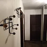 Kahe Magamistoaga Votmeteta Ja Eraldi Sissepaeaesuga Esimesel Korrusel Korter, Sobilik Peredele, Lemmikloomad Lubatud