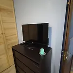 Kahe Magamistoaga Votmeteta Ja Eraldi Sissepaeaesuga Esimesel Korrusel Korter, Sobilik Peredele, Lemmikloomad Lubatud Apartamento Tartu