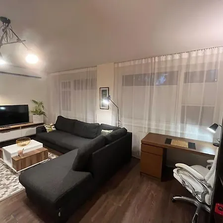 Kahe Magamistoaga Votmeteta Ja Eraldi Sissepaeaesuga Esimesel Korrusel Korter, Sobilik Peredele, Lemmikloomad Lubatud *