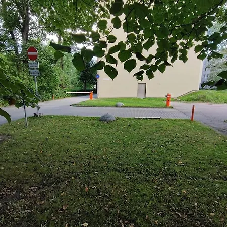 Kahe Magamistoaga Votmeteta Ja Eraldi Sissepaeaesuga Esimesel Korrusel Korter, Sobilik Peredele, Lemmikloomad Lubatud * Tartu