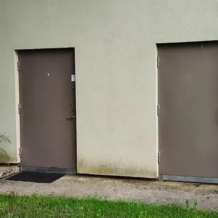 Kahe Magamistoaga Votmeteta Ja Eraldi Sissepaeaesuga Esimesel Korrusel Korter, Sobilik Peredele, Lemmikloomad Lubatud Apartamento Tartu