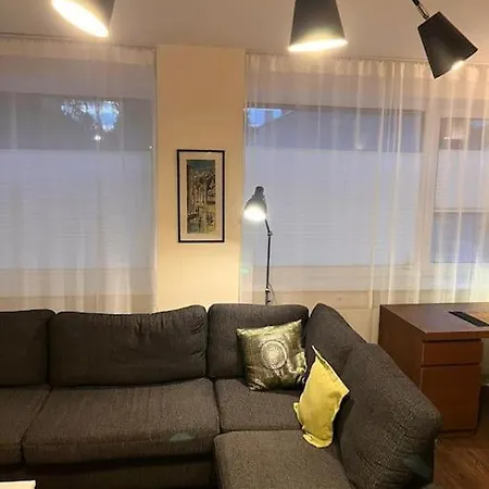 Kahe Magamistoaga Votmeteta Ja Eraldi Sissepaeaesuga Esimesel Korrusel Korter, Sobilik Peredele, Lemmikloomad Lubatud * Tartu