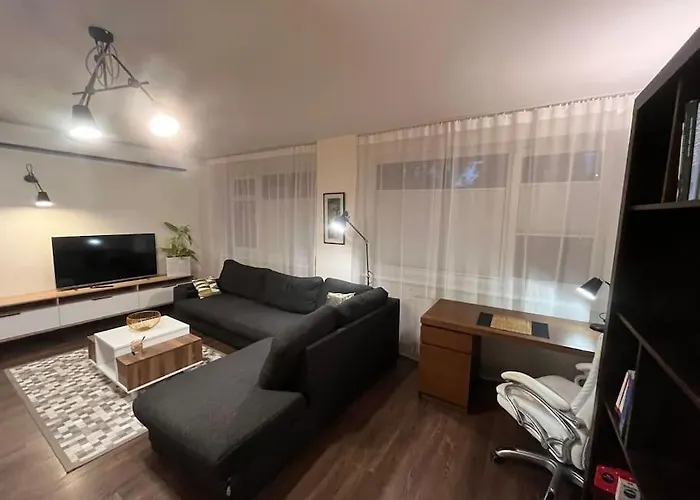 Kahe Magamistoaga Votmeteta Ja Eraldi Sissepaeaesuga Esimesel Korrusel Korter, Sobilik Peredele, Lemmikloomad Lubatud *