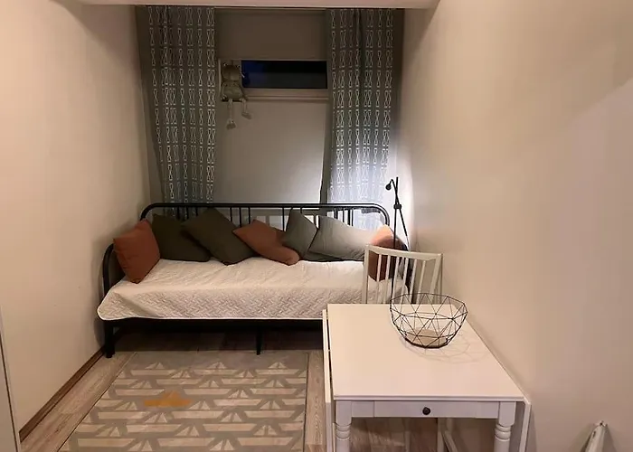 Kahe Magamistoaga Votmeteta Ja Eraldi Sissepaeaesuga Esimesel Korrusel Korter, Sobilik Peredele, Lemmikloomad Lubatud *