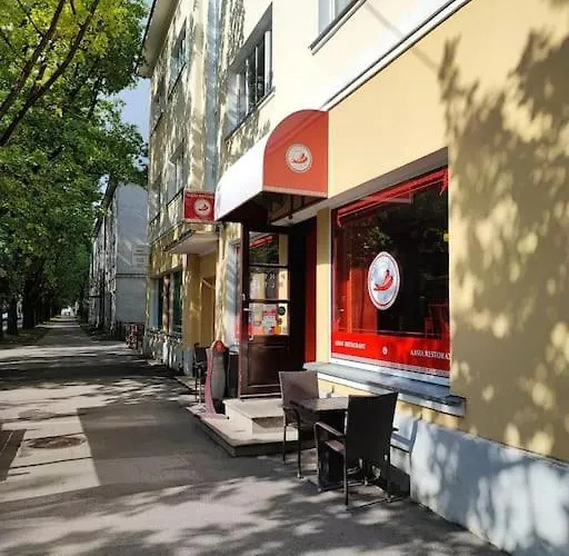 Kahe Magamistoaga Votmeteta Ja Eraldi Sissepaeaesuga Esimesel Korrusel Korter, Sobilik Peredele, Lemmikloomad Lubatud 公寓 *