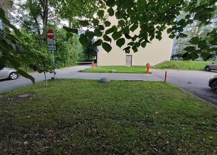 Kahe Magamistoaga Votmeteta Ja Eraldi Sissepaeaesuga Esimesel Korrusel Korter, Sobilik Peredele, Lemmikloomad Lubatud * 塔尔图