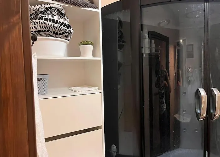 Kahe Magamistoaga Votmeteta Ja Eraldi Sissepaeaesuga Esimesel Korrusel Korter, Sobilik Peredele, Lemmikloomad Lubatud 公寓