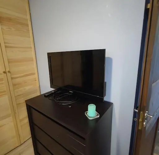 Kahe Magamistoaga Votmeteta Ja Eraldi Sissepaeaesuga Esimesel Korrusel Korter, Sobilik Peredele, Lemmikloomad Lubatud 公寓 塔尔图