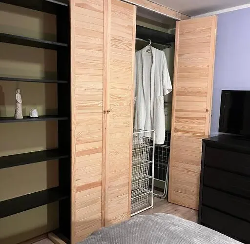 Kahe Magamistoaga Votmeteta Ja Eraldi Sissepaeaesuga Esimesel Korrusel Korter, Sobilik Peredele, Lemmikloomad Lubatud